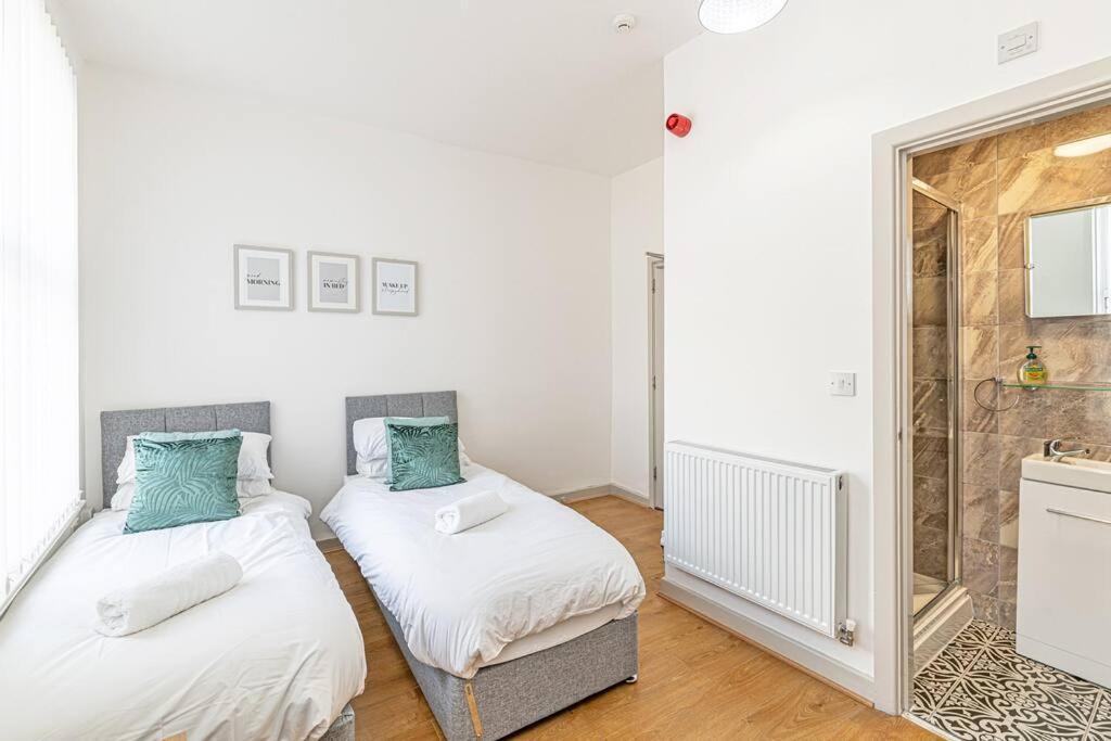 Serviced 5 Bedroom Holiday House